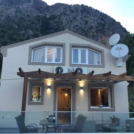 Vladimiros Apartment *